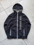 NEW BALANCE LIGHTWEIGHT HOODED WINDBREAKER -M