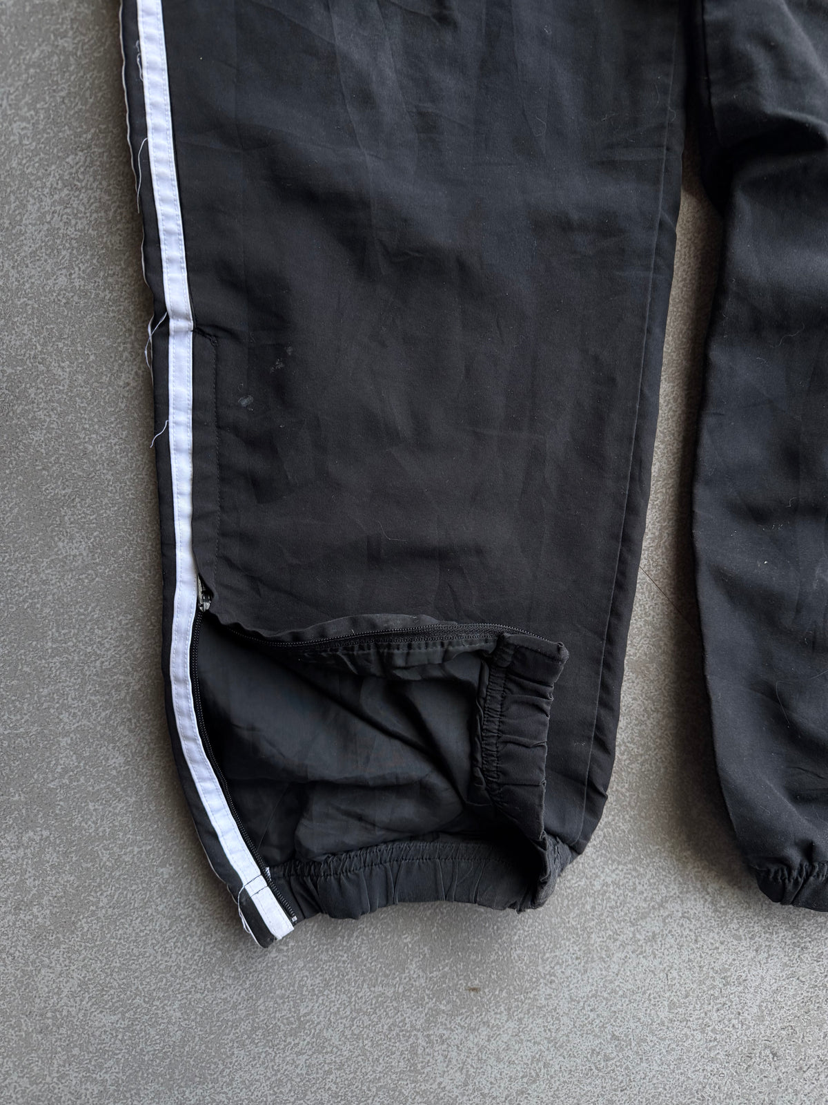 ADIDAS BLACK TRACK PANTS-L