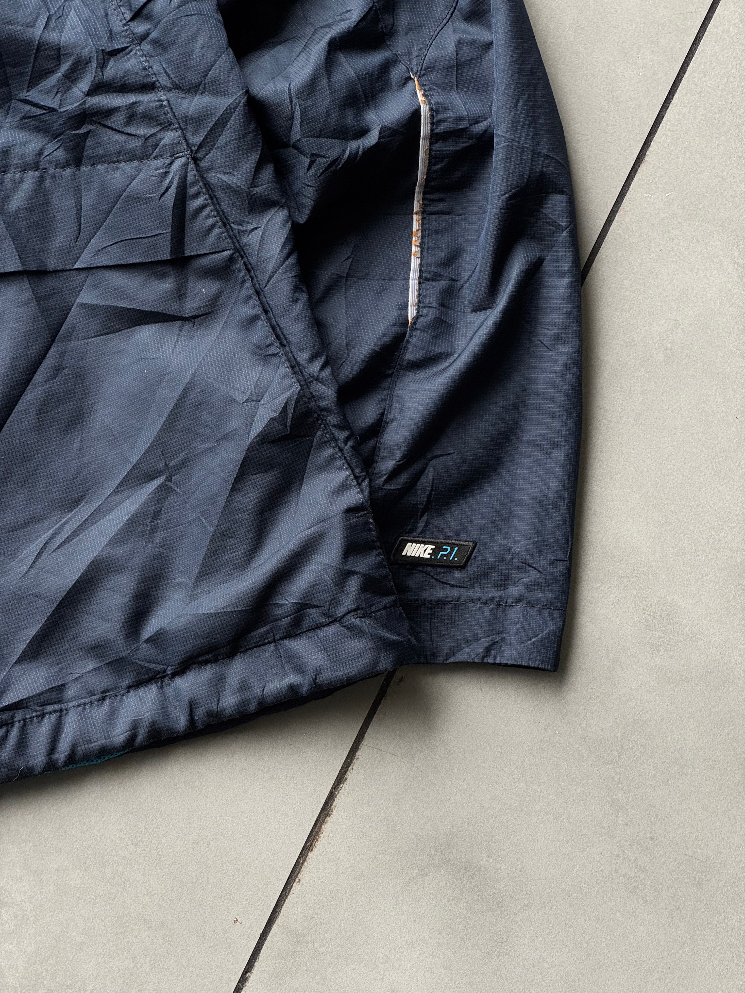 NIKE HOODIED TRECKING JACKET- L