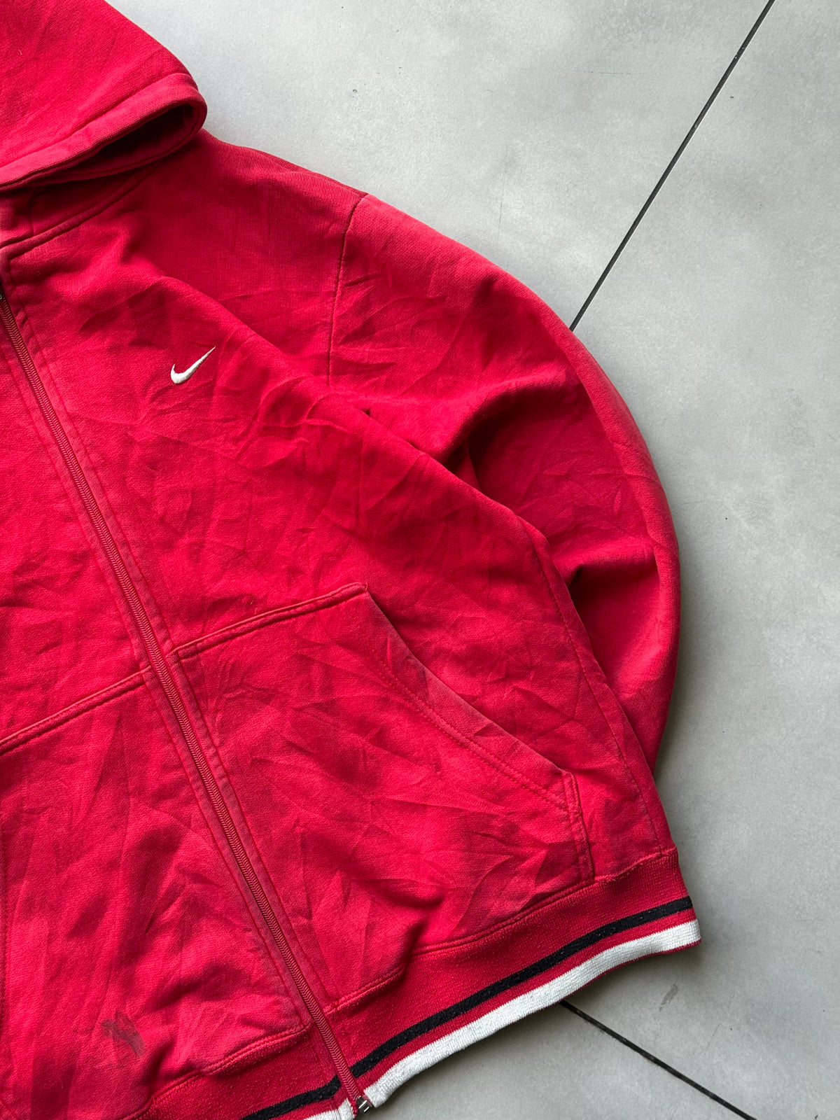 VINTAGE NIKE HOODIES RED