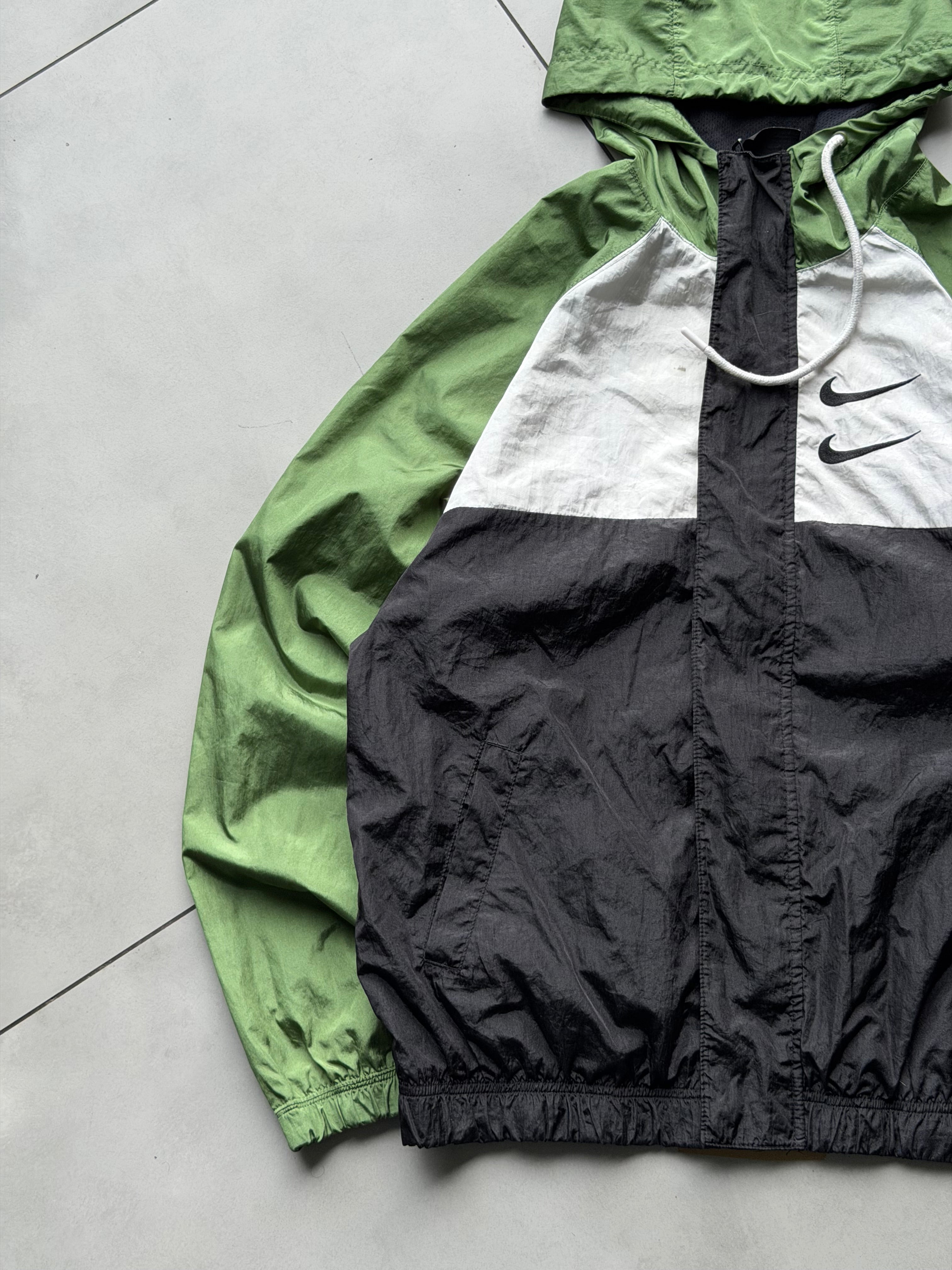NIKE SPORTSWEAR SWOOSH -M