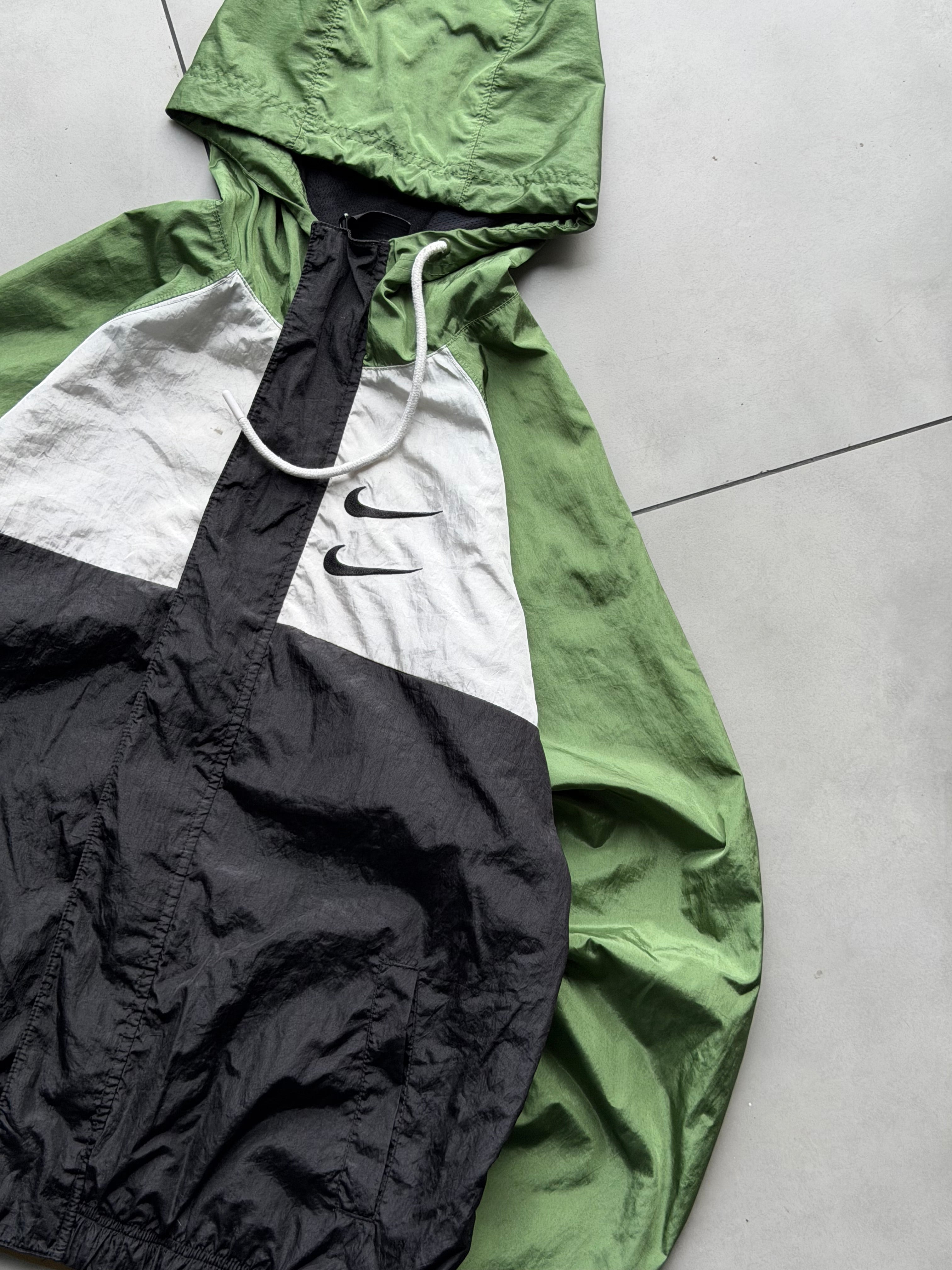 NIKE SPORTSWEAR SWOOSH -M
