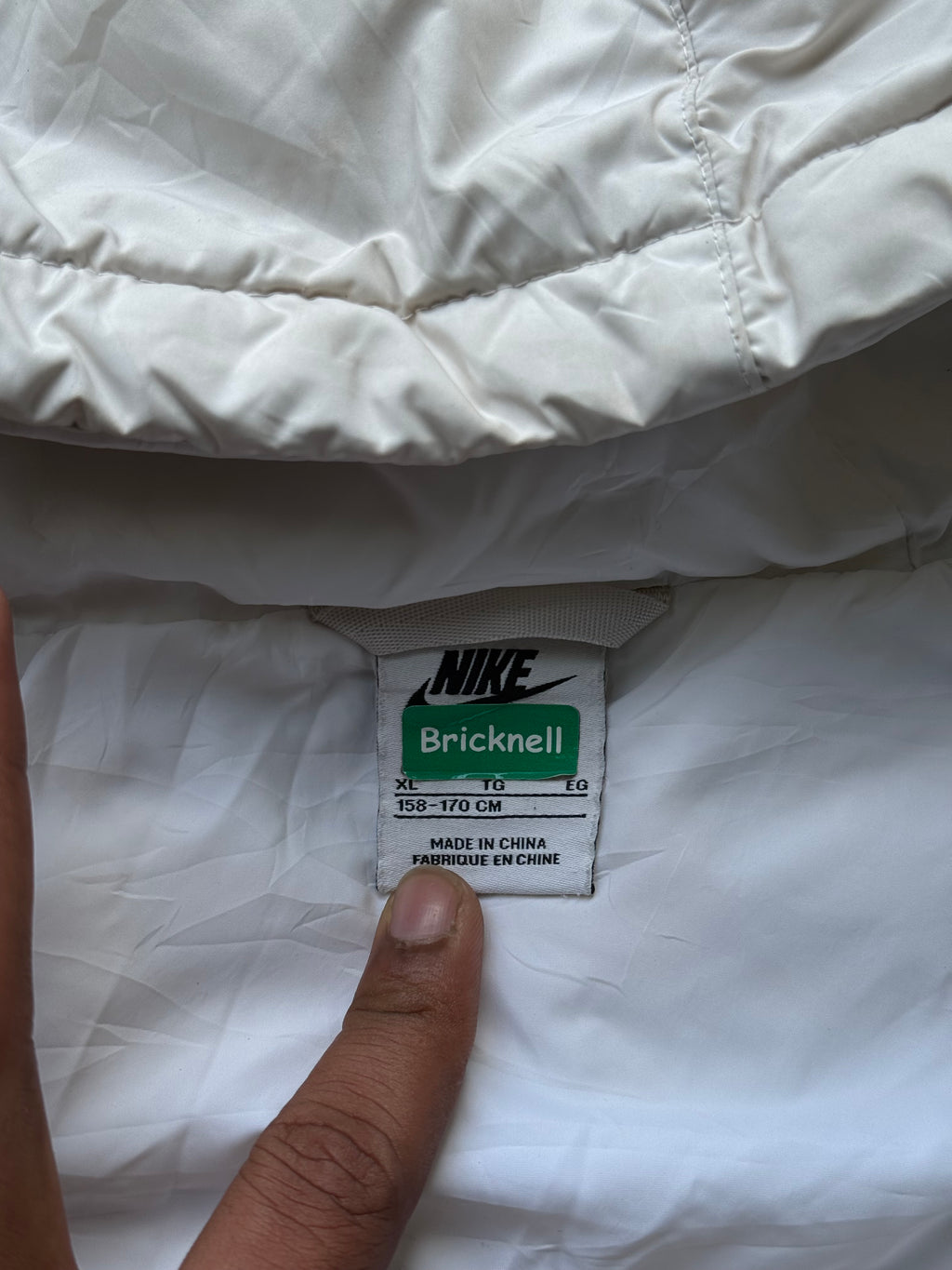 WHITE NIKE HOODE PUFFER JACKET -[S]