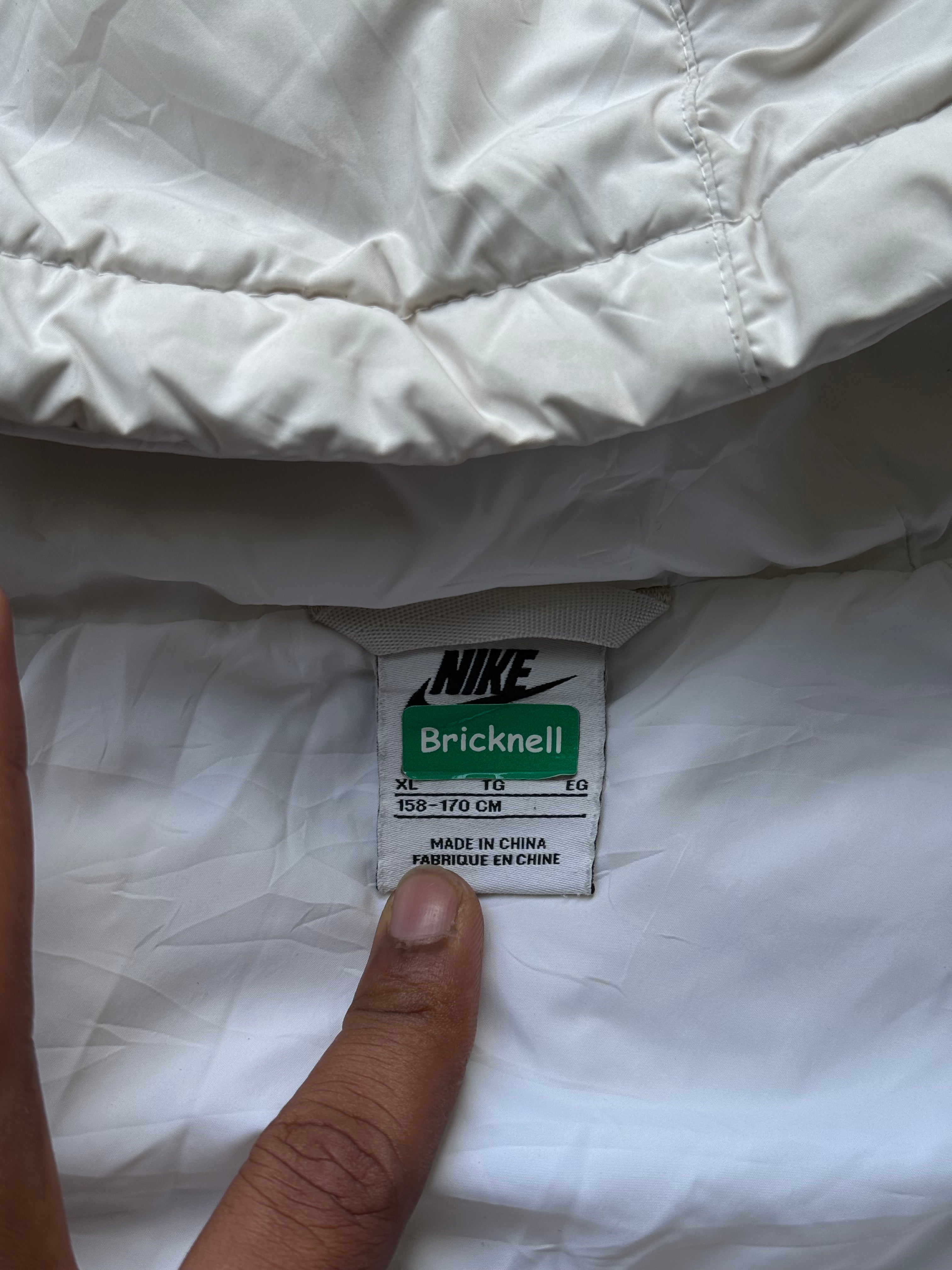 WHITE NIKE HOODE PUFFER JACKET -[S]