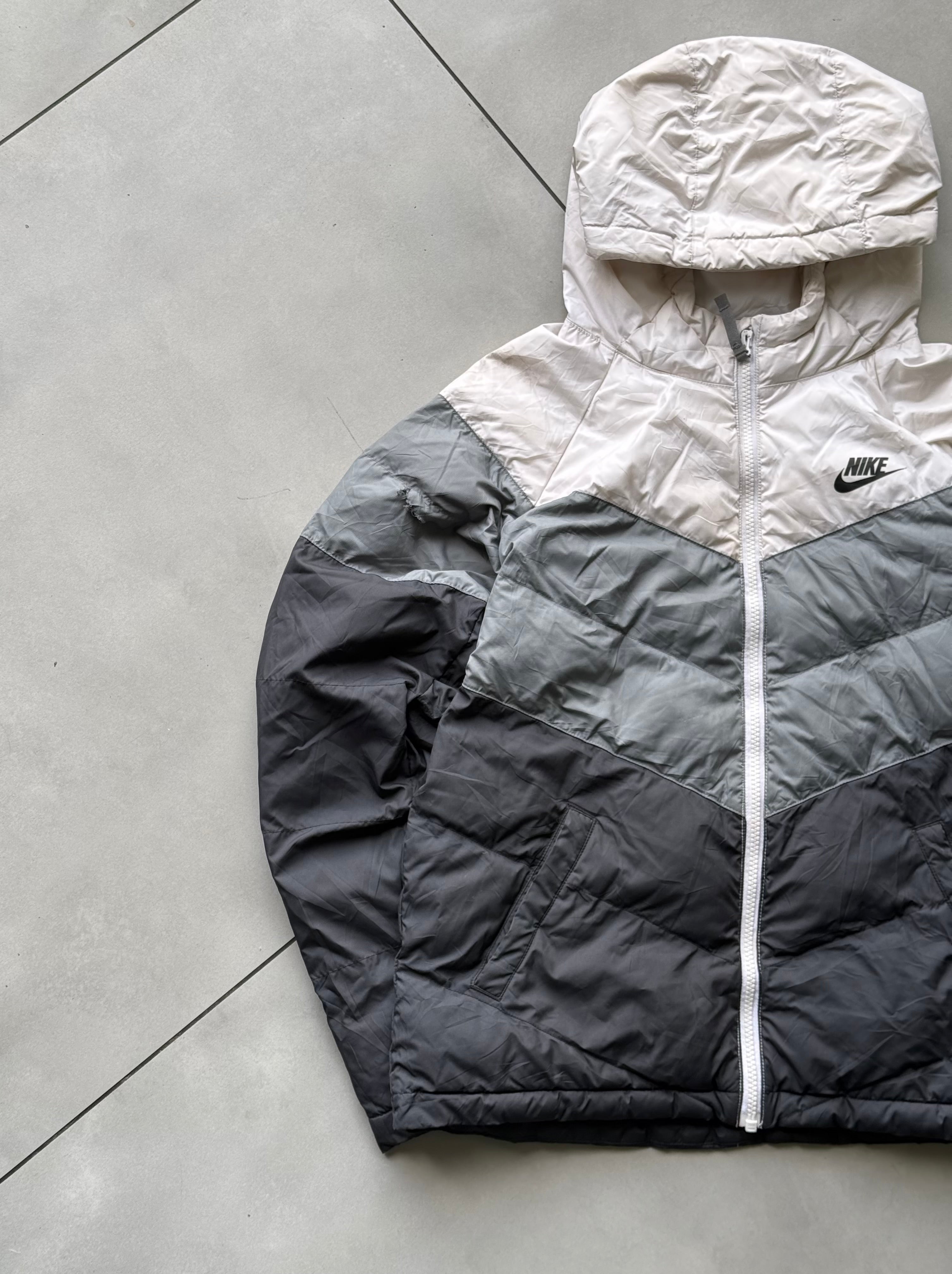 WHITE NIKE HOODE PUFFER JACKET -[S]