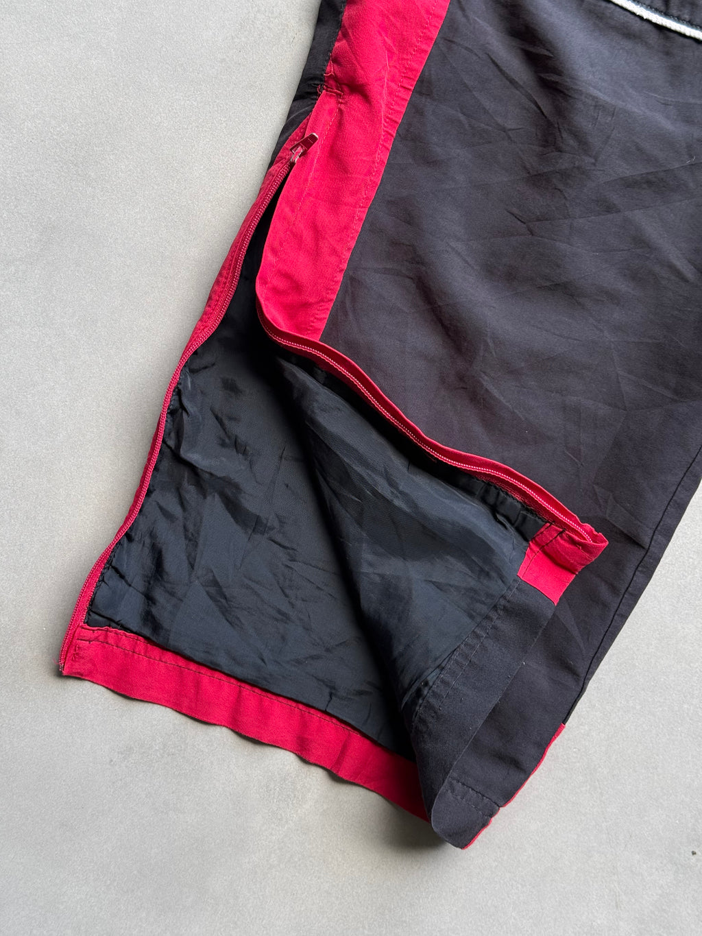 VINEGAR ADIDAS BLACK & RED TRACK [ XXL-40]
