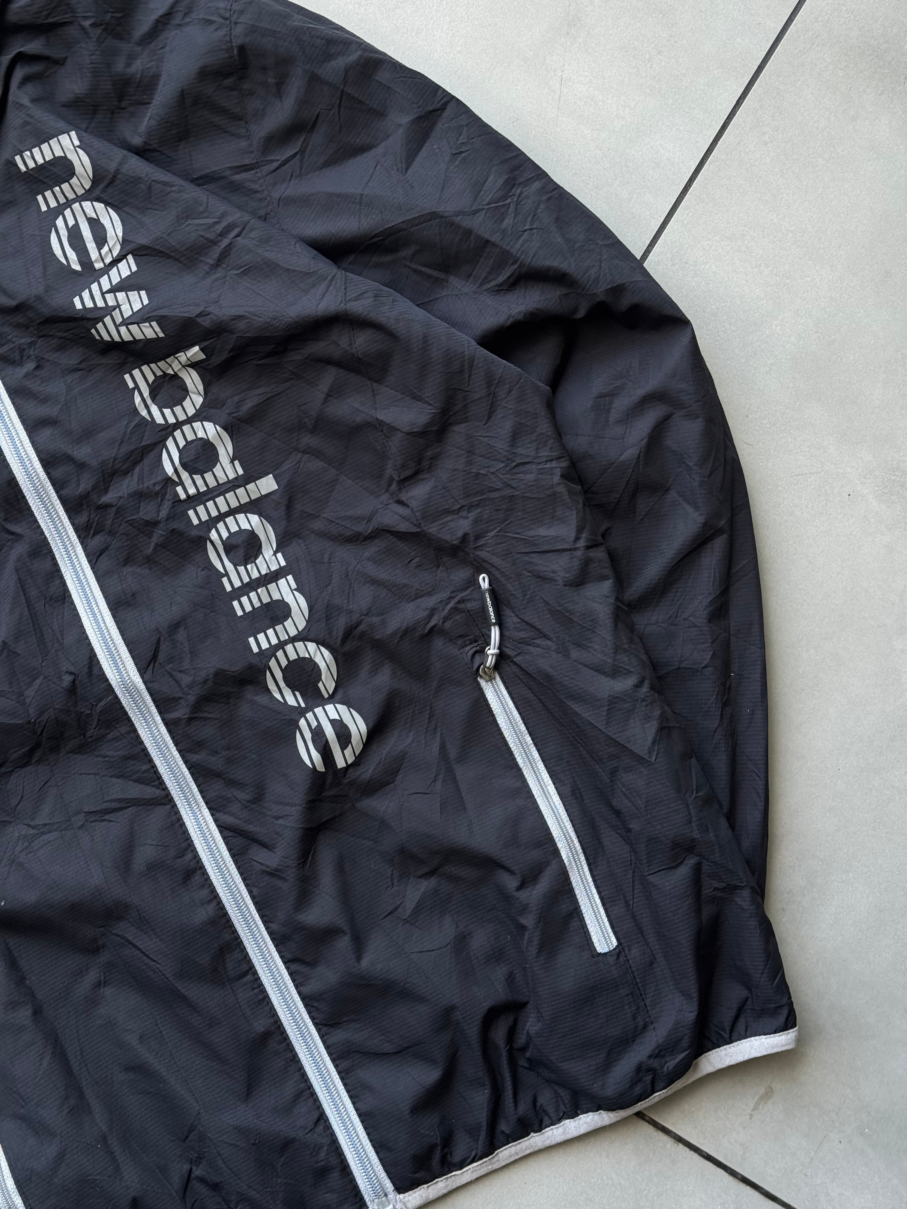 NEW BALANCE LIGHTWEIGHT HOODED WINDBREAKER -M
