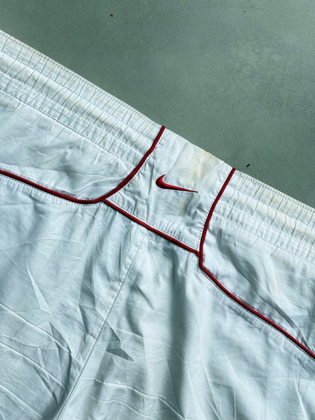 WHITE & RED NIKE VINTAGE TRACK [ 38-L]
