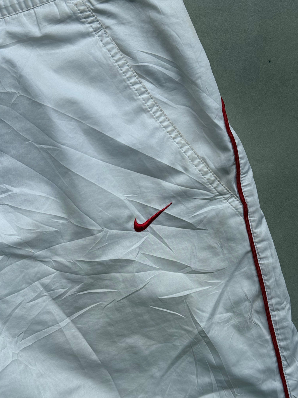 WHITE & RED NIKE VINTAGE TRACK [ 38-L]