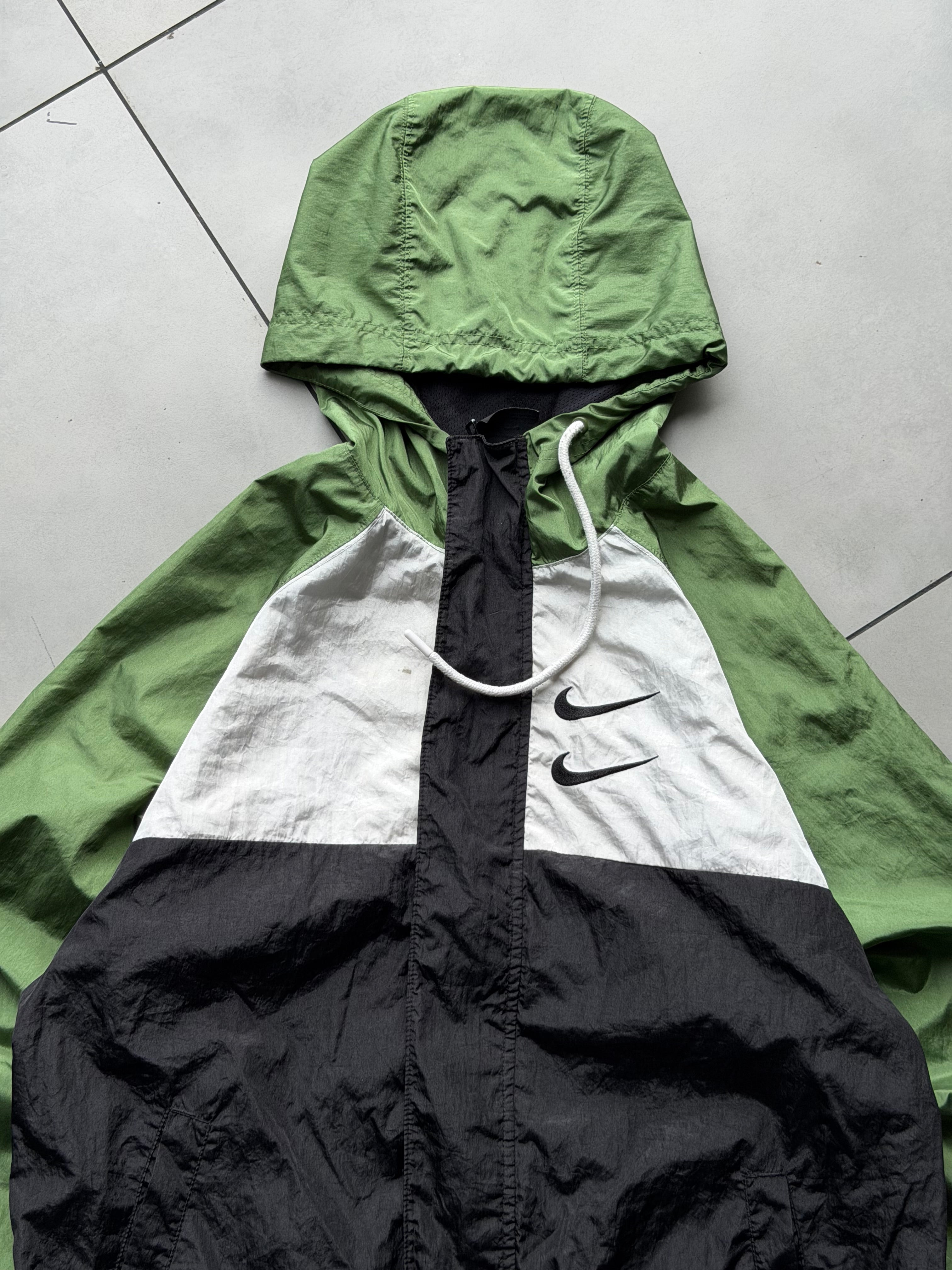 NIKE SPORTSWEAR SWOOSH -M