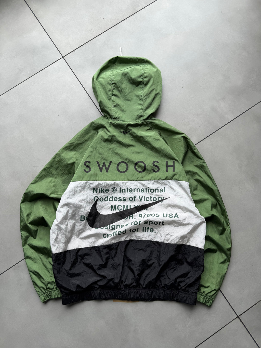 NIKE SPORTSWEAR SWOOSH -M
