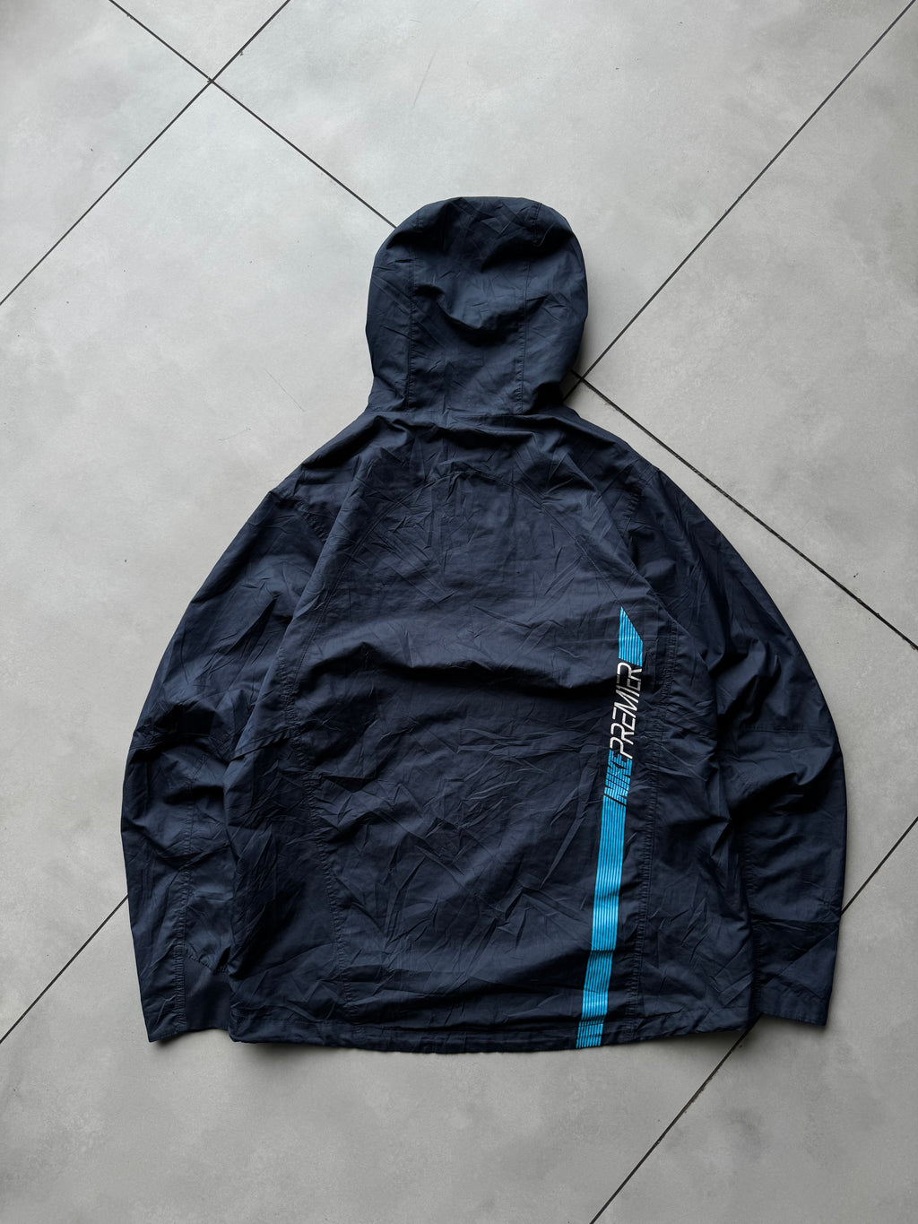 NIKE HOODIED TRECKING JACKET- L