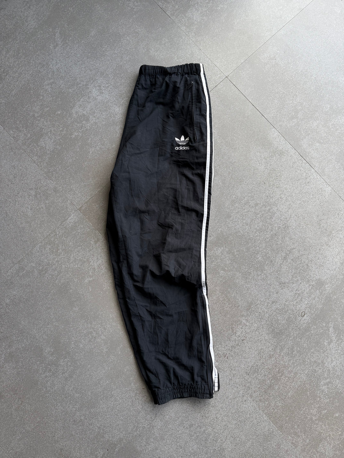ADIDAS BLACK TRACK PANTS-L