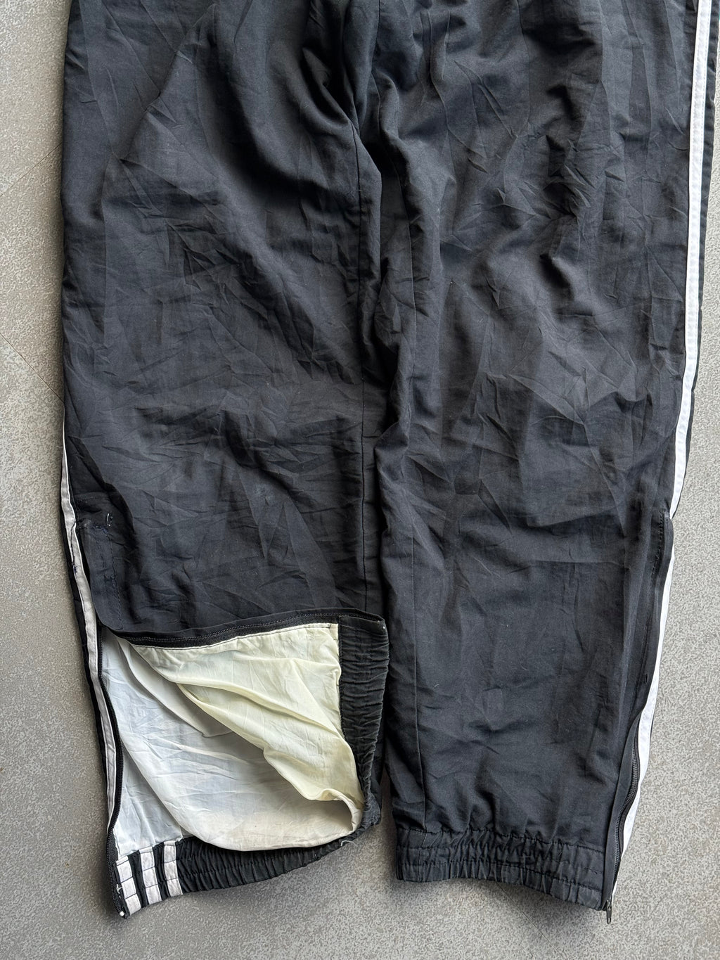 ADIDAS BLACK TRACK PANTS-L