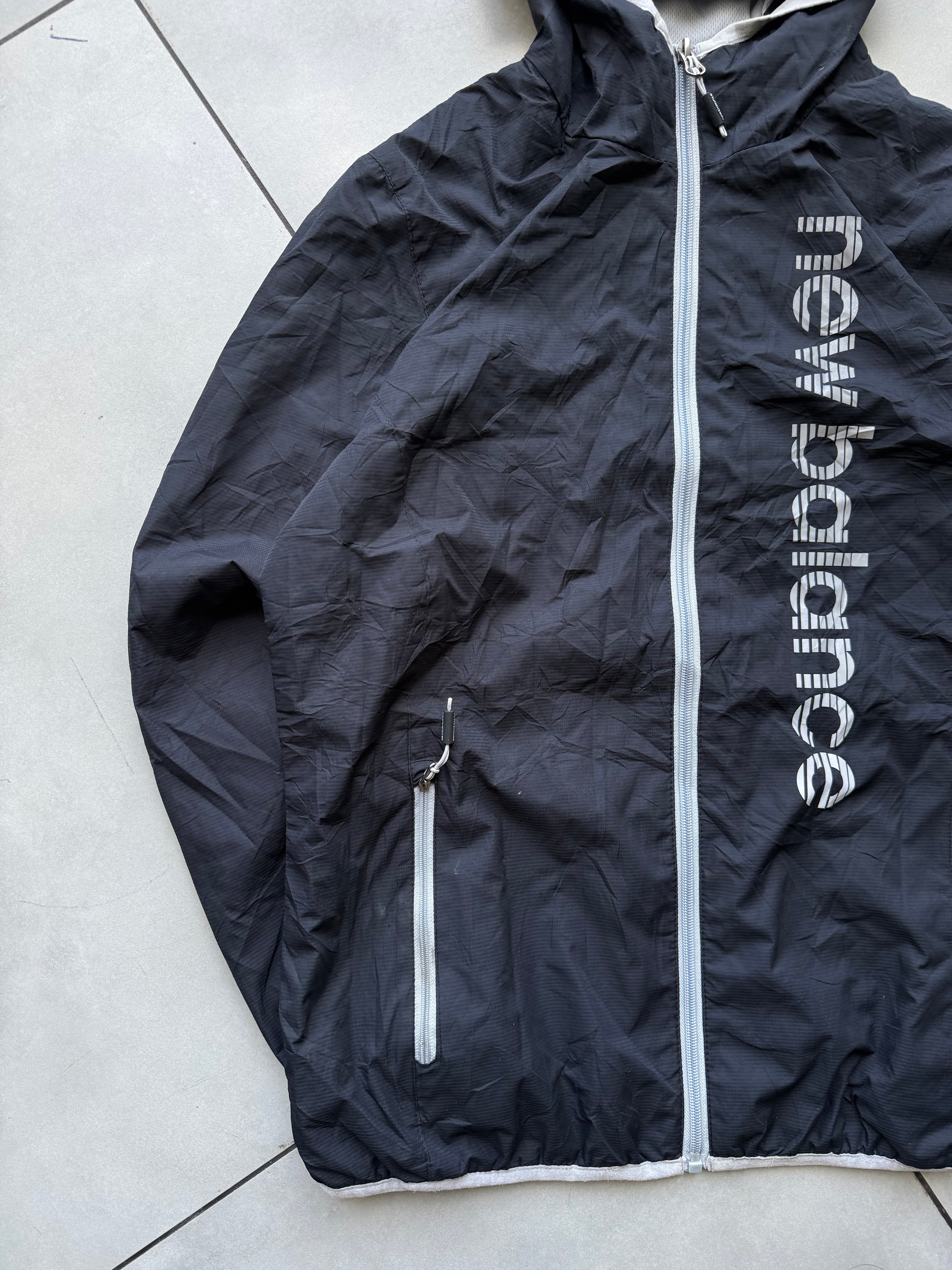 NEW BALANCE LIGHTWEIGHT HOODED WINDBREAKER -M