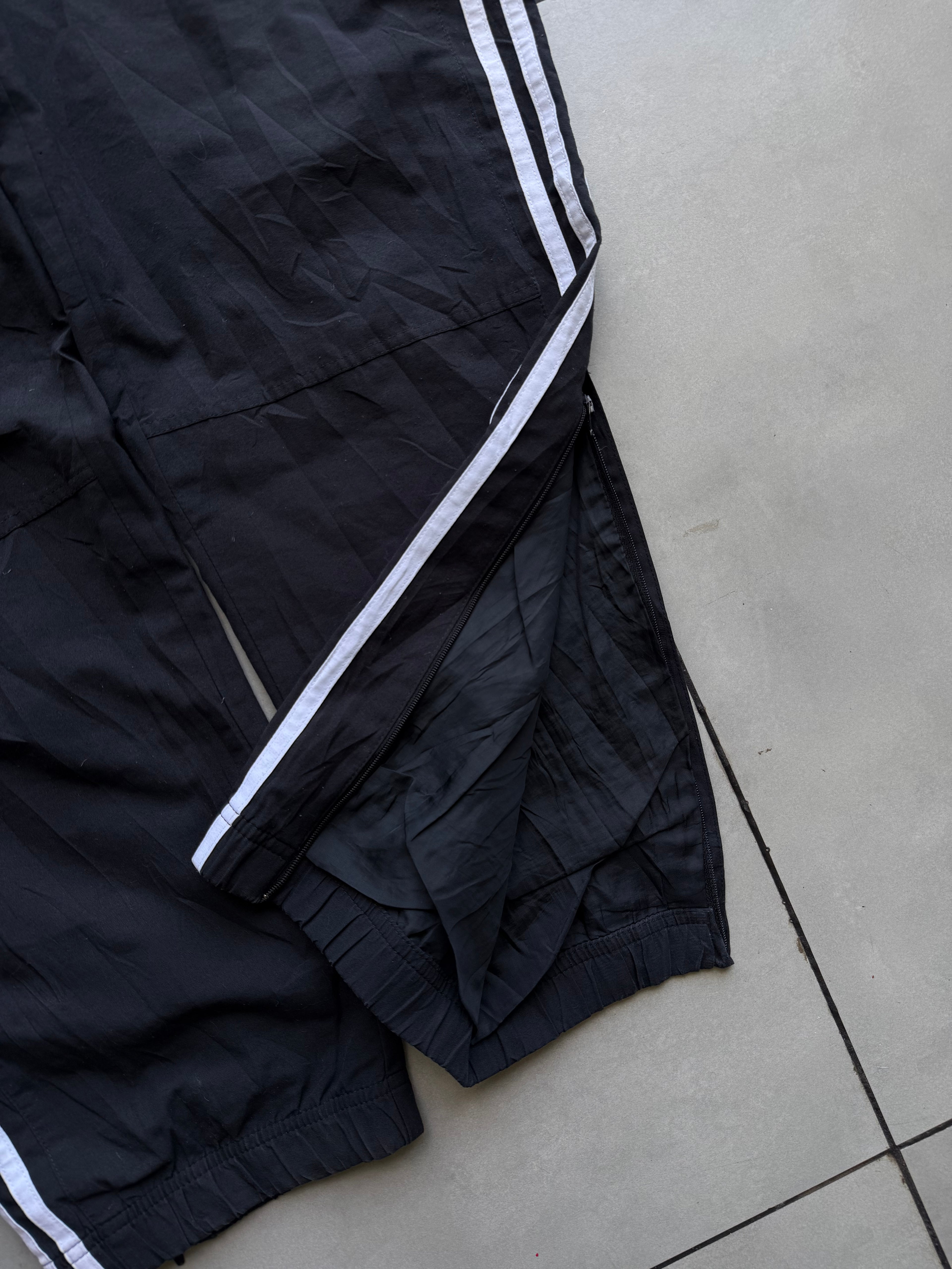 BLACK VINTAGE ADIDAS [XXL-40]