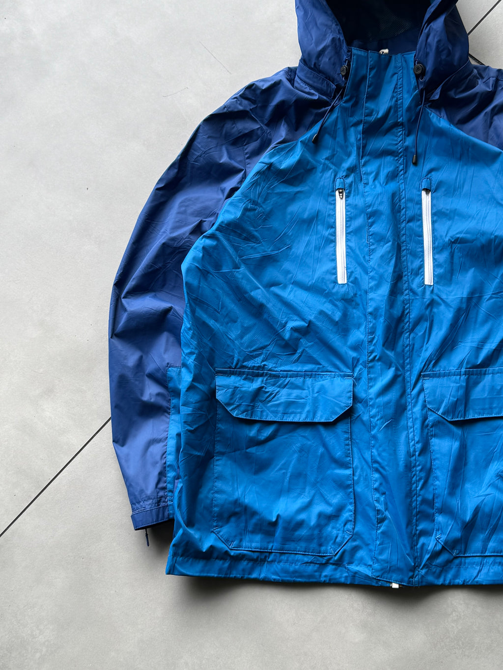 ADIDAS HOODIED VTG TRECKING WINBREAKER- XL